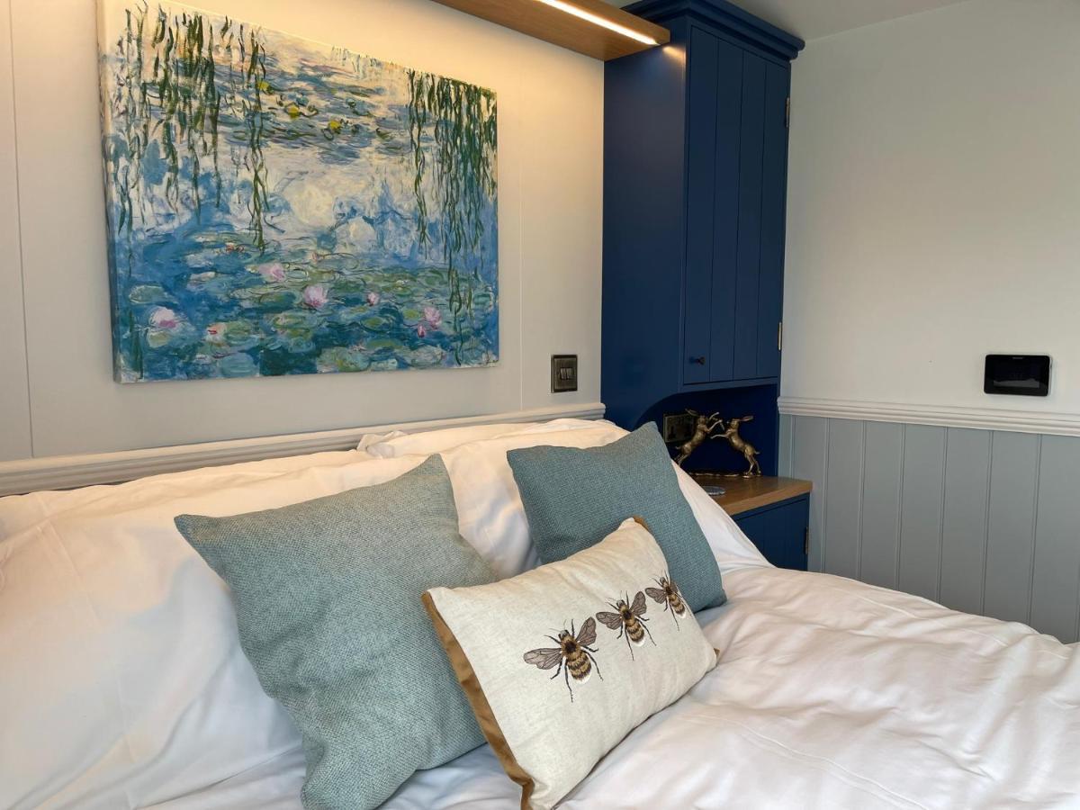 The Bibury - Westwell Downs Shepherd Huts Oxford Exterior photo