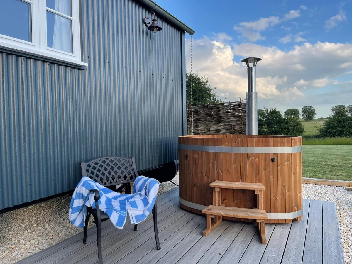 The Bibury - Westwell Downs Shepherd Huts Oxford Exterior photo